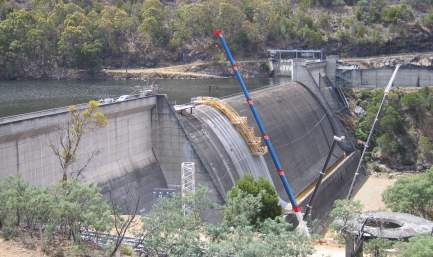 Profilul deversant al Barajului Cattagunya, Australia 1