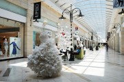 Textile, sarma si hartie. Din materiale banale, in creatii pentru locatii de lux