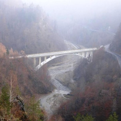 MAPEI 35 Detaliu Viaduct Valea lui Stan decorarea structurii din beton - Conexiuni din carbon pentru