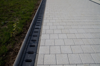 Rigole din beton compact pentru zone cu trafic pietonal  ELIS PAVAJE
