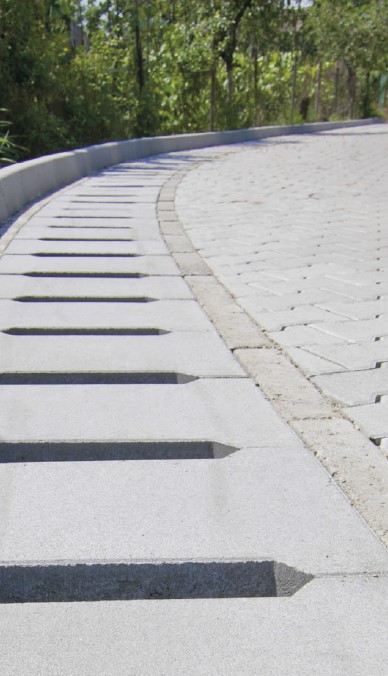 ELIS PAVAJE Placa rigola carosabila R3 - detaliu - Rigole din beton compact pentru trafic auto