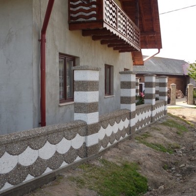 Prefabet Gard din beton spalat - model solzi - Garduri modulare din beton pentru curte si