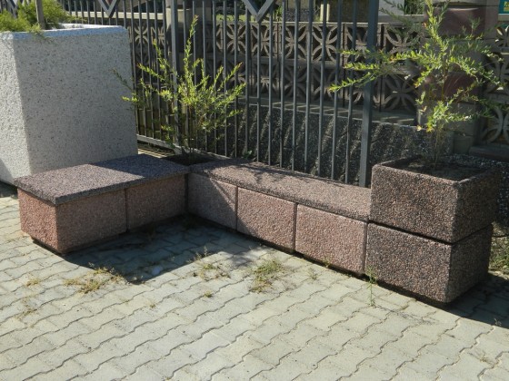 Prefabet Jardiniera din beton si modul banca - Jardiniere si ghivece decorative pentru curte gradina spatii