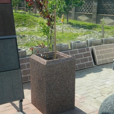 Prefabet Jardiniera din beton - Jardiniere si ghivece decorative pentru curte gradina spatii comerciale parcuri si