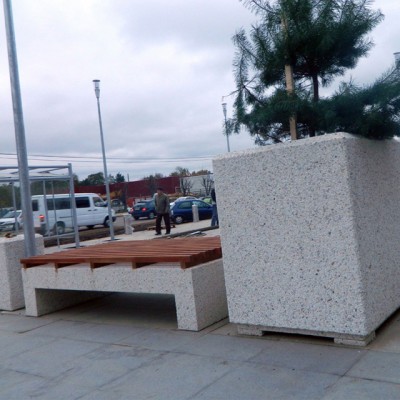 Prefabet Banca si jardiniera din beton - Mobilier urban din beton si piatra spalata Prefabet