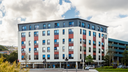 Hardie Panel Swansea Artic White Anthracite Grey and Red Smooth Placi din fibrociment pentru fatade ventilate