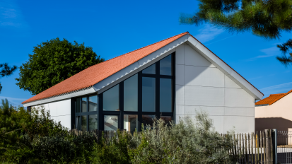 Hardie Panel Reference Residence du Moulin Neuf Arctic White Placi din fibrociment pentru fatade ventilate