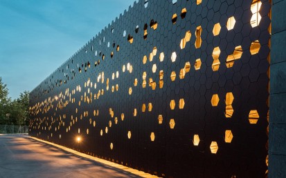 HEXAGONAL STARS – VITAP BUILDING, Italia METEON Placaje HPL pentru fatade si pereti interiori