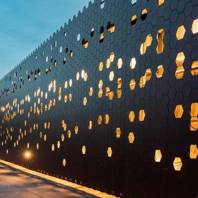 TRESPA HEXAGONAL STARS – VITAP BUILDING, Italia - Placaje HPL pentru fatade si pereti interiori TRESPA
