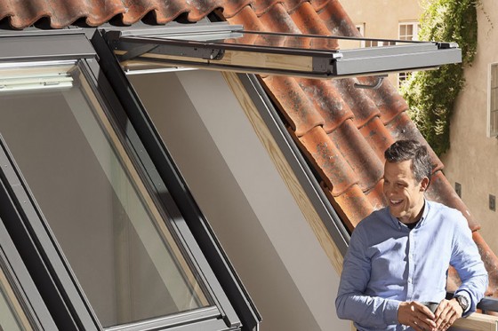 VELUX Exemplificarea utilizarii ferestrei de mansarda ca iesire pe terasa - Solutii pentru extinderea spatiului la