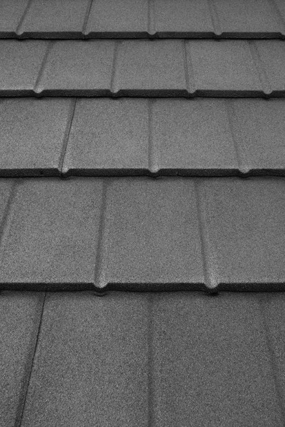 Acoperis Novatik NATURA SLATE  - detaliu SLATE Tigle metalice cu acoperire de roca vulcanica