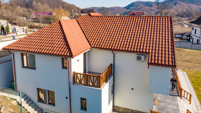 Acoperis Novatik NATURA Roman ROMAN Tigla metalica cu acoperire de roca vulcanica