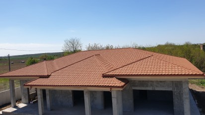 Acoperis Novatik NATURA Roman ROMAN Tigla metalica cu acoperire de roca vulcanica