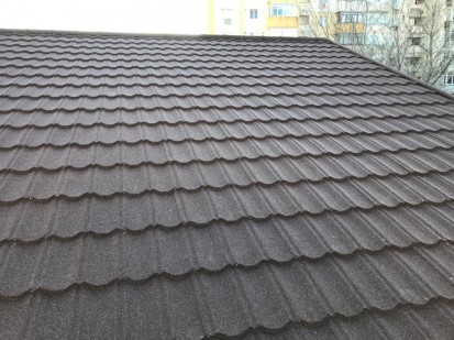 Acoperis Novatik NATURA CLASSIC - detaliu CLASSIC Tigle metalice cu acoperire de roca vulcanica