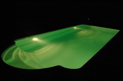Piscina Golf noaptea - verde GOLF Piscina rezidentiala din fibra de sticla