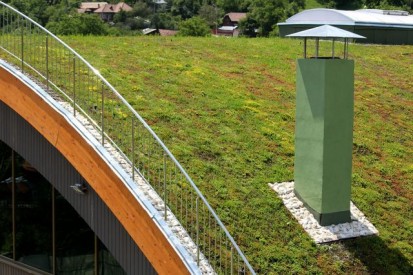 Centrul de Agrement Trotus cu acoperis verde ultrausor 21 Acoperis verde extensiv ultrausor Centrul de Agrement