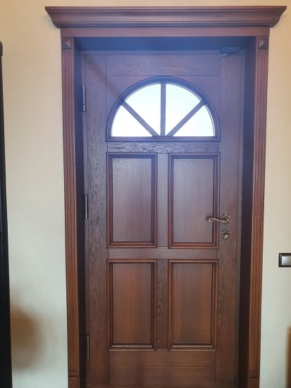 Usa de exterior - culoare maro WOODEN DOORS INTERNATIONAL Usi din lemn stratificat pentru exterior