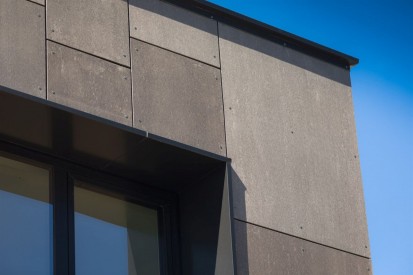 Fatada ventilata - placi fibrociment colorat in masa - casa moderna Unique Pro Proiect rezidential Tunari
