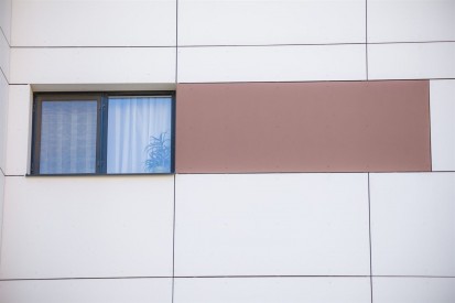 Vedere de aproape - fatada ventilata - placi de fibrociment Unique Pro Proiect rezidential Policolor -