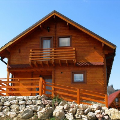 DOXAR Casa pe structura de lemn - Case pe structura de lemn masiv sau lamelar DOXAR