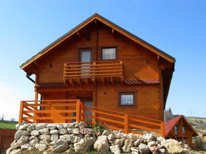 Casa pe structura de lemn Lucrari case din lemn masiv