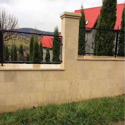 Gard la care s-a utilizat piatra naturala Vistea Transilvania Gold Piatra naturala pentru placari exterioare sau