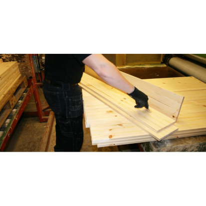 Aplicare chit pe lemn BICOMPONENT Chit pentru noduri si repararea lemnului