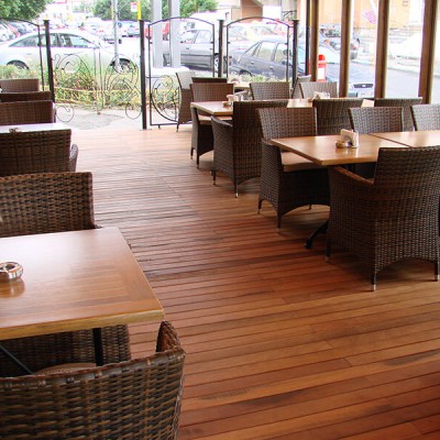 deckexpert ro Terasa restaurant deck garapa - Deck-uri pentru terase din lemn de esente cu densitate