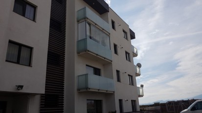 Inchidere balcon cu sistem glisant Referinte usi si ferestre din pvc si aluminiu