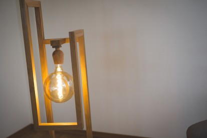 Detaliu lampa aprinsa LVS 2 Lampa cu bec vintage