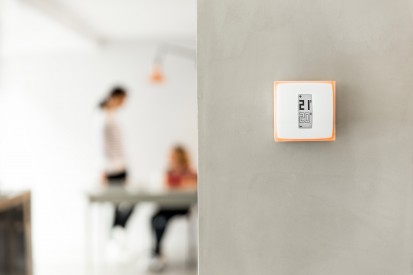 Termostat Netatmo pe perete termostat wifi Netatmo Termostat
