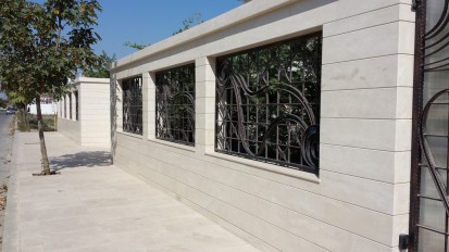 Gard placat cu limestone Vratza Vratza Limestone