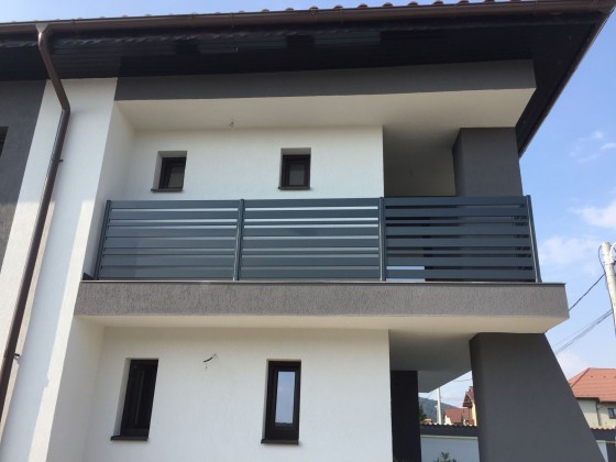 ALUMGATES Balustrada din aluminiu la o vila - Balustrade din aluminiu pentru trepte scari terase balcon