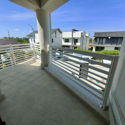 ALUMGATES Detalii terasa cu balustrade din aluminiu - Balustrade din aluminiu pentru trepte scari terase balcon