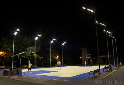 Corp de iluminat Ambiflux Arena 24- iluminat teren basket Parcul Bratianu Corp de iluminat perimetral si