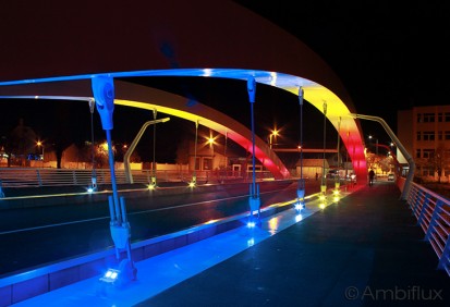 Exemplificare autilizarii corpului de iluminat Ambiflux Arena 12 pentru iluminat arhitectural RGB - Podul Centenarului Corp