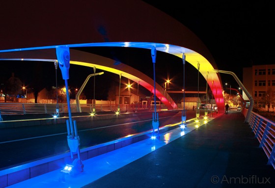 AMBIFLUX Exemplificare autilizarii corpului de iluminat Ambiflux Arena 12 pentru iluminat arhitectural RGB - Podul Centenarului