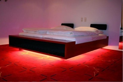 Dormitor cu mocheta rosie Mocheta profesionala pentru trafic intens