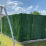 Curte cu gard din plante artificiale