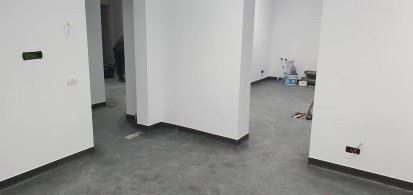 Imagine din timpul montajului covorului PVC IQ PROFESIONAL Covor PVC pentru cabinete medicale si sali de
