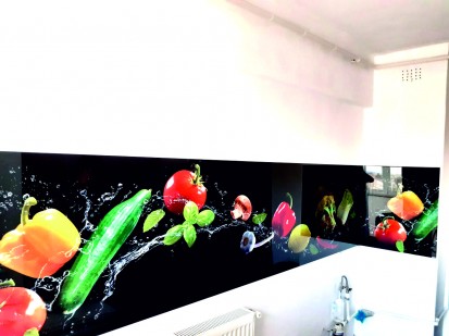 Bucatarie cu geam personalizat - model cu legume GEAM PERSONALIZAT  Sticla decorativa printata pentru bucatarie