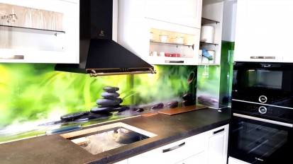 Geam personalizat bucatarie - model cu pietre GEAM PERSONALIZAT  Sticla decorativa printata pentru bucatarie