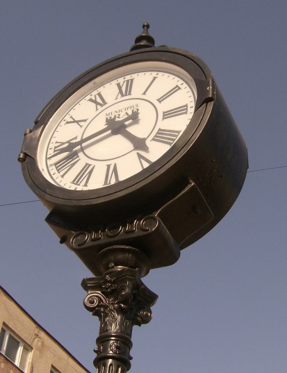 Detaliu ceas stradal - Brad ORAEXACTA SYSTEMS Ceasuri stradale