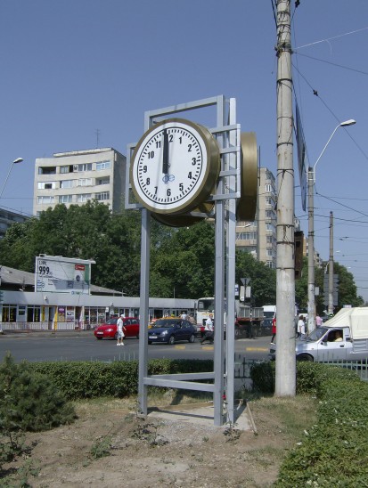 Detaliu ceas stradal - Bucuresti Big Berceni ORAEXACTA SYSTEMS Ceasuri stradale