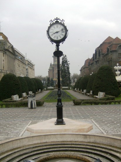 Vedere de aproape - ceas stradal - Timisoara ORAEXACTA SYSTEMS Ceasuri stradale