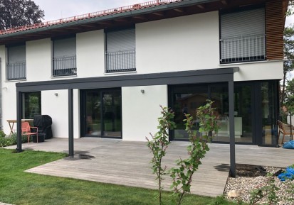 Exemplu de terasa cu structura din aluminu TERASE DIN ALUMINIU&GLASS SYSTEM Terase cu structura din aluminiu