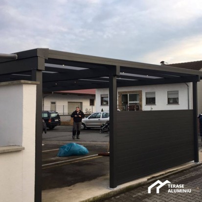 Garaj vazut de aproape  TERASE DIN ALUMINIU&GLASS SYSTEM Garaje din aluminiu