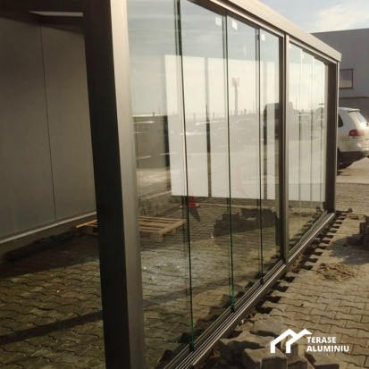 Exemplu de terasa inchisa TERASE DIN ALUMINIU&GLASS SYSTEM Sisteme glisante din sticla securizata pentru inchiderea teraselor