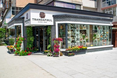 Exterior florarie Proiect realizat cu caramida aparenta - Florăria Trandafirul din Bârlad