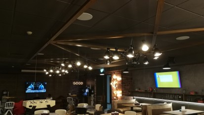 Detalii interior pub sonorizare si digital signage restaurant Sistem sonorizare si digital signage